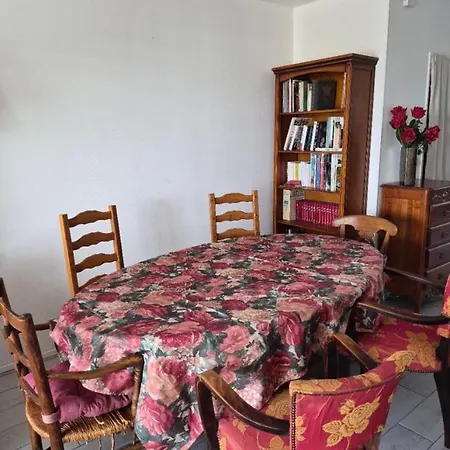 Coquet Avec Balcon Nord, Proche Mémorial Apartamento